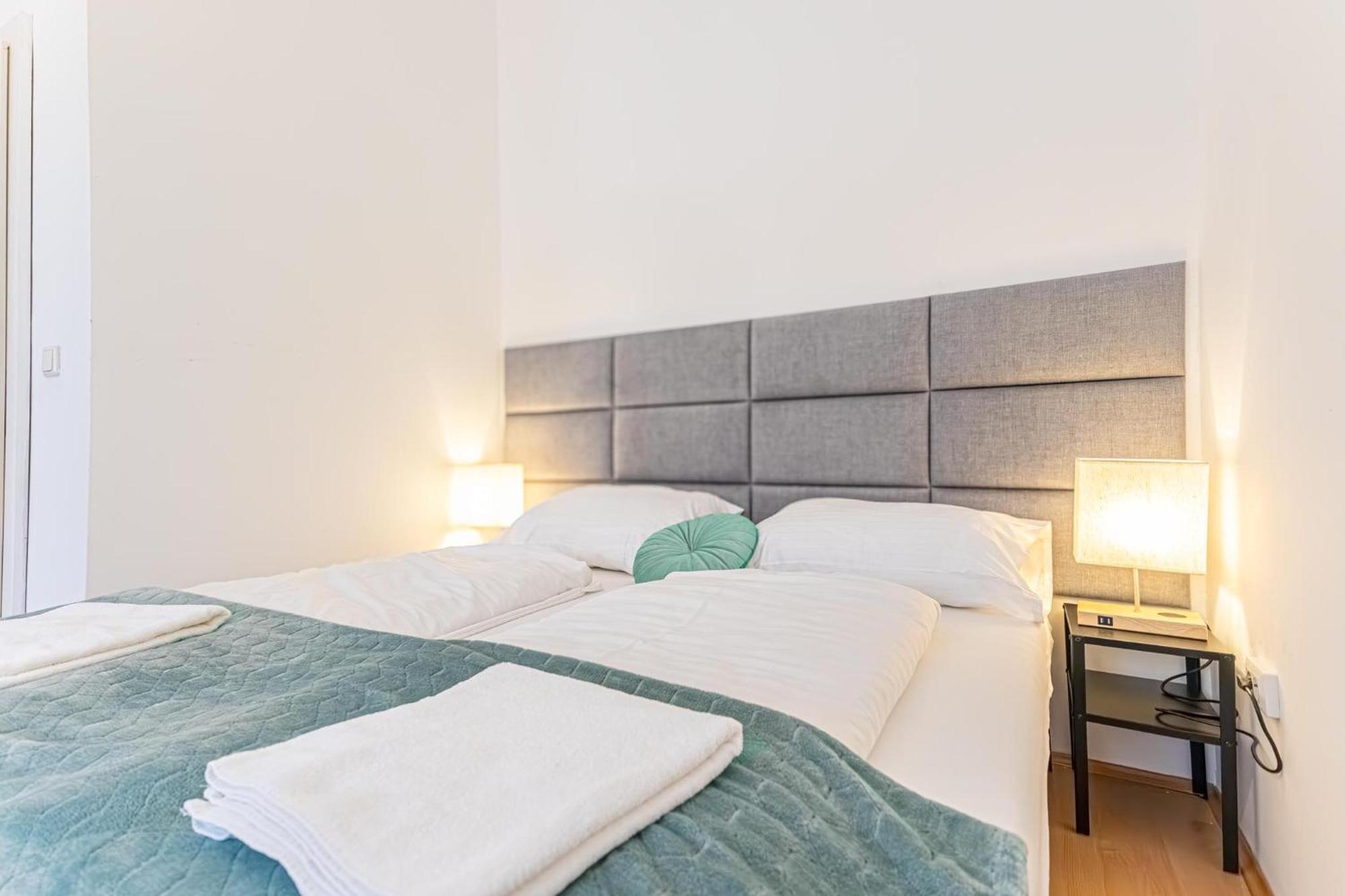 City-Linked 2Br Apartment Near Wiener Stadthalle Exterior photo